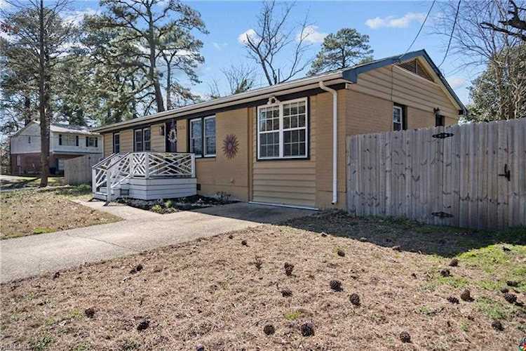 1616 Loren Cres Portsmouth, VA 23701 home for sale, MLS#10451102 - Crescas Real Estate Photo 1