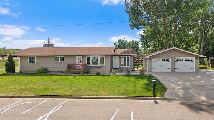 1112 SE 25th Street Minot, ND 58701 | MLS 221393 Photo 1