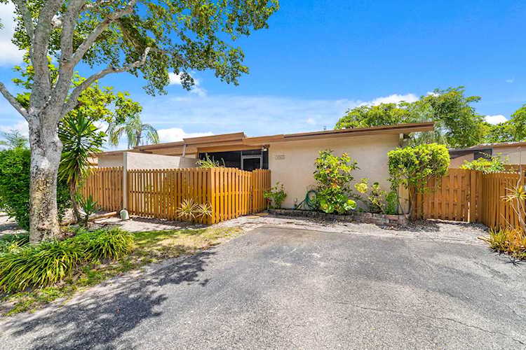 2065 SW 24th Circle Boynton Beach, FL 33426