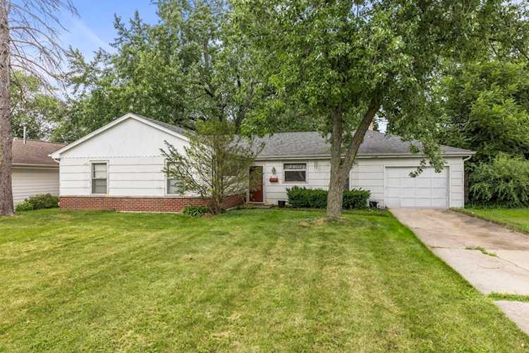 911 Countryside Dr Wheaton, IL 60187