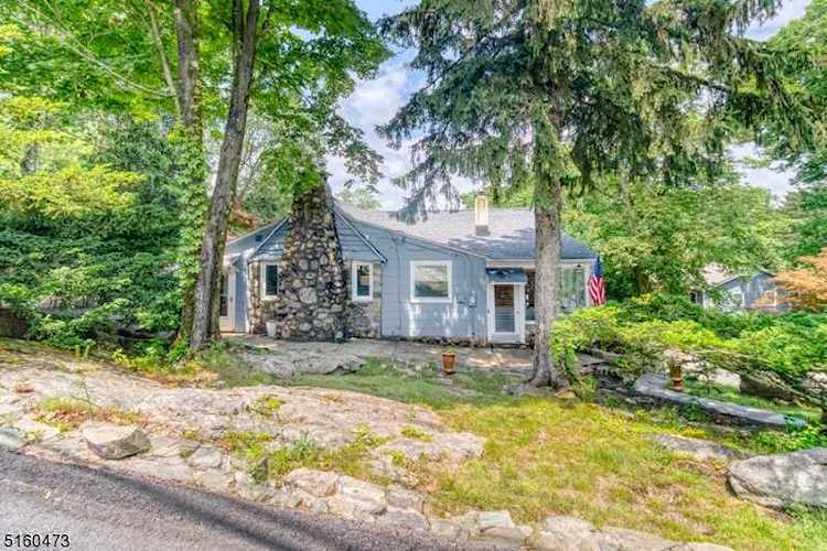 32 Cliff Trl - Home for Sale in Kinnelon Boro NJ Photo 1