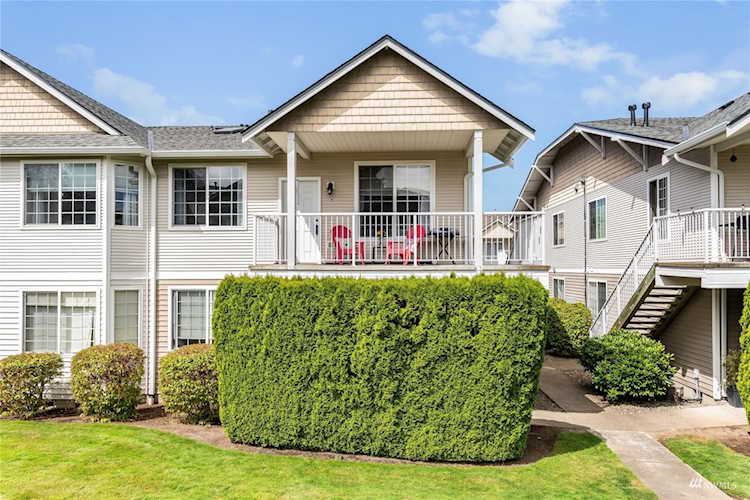 1002 9th Ave SE #F201 Puyallup, WA 98372