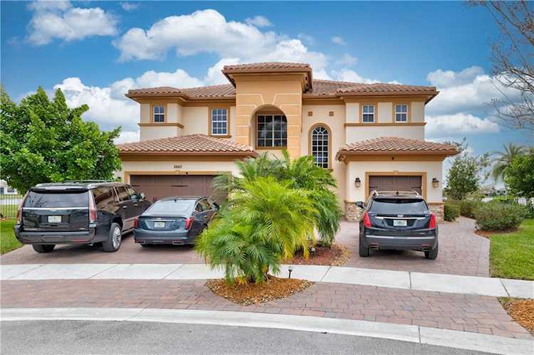 8880 Lakeview Pl Parkland, FL 33076