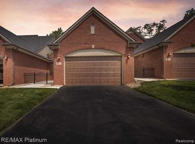 3517 Bay Harbor Dr Brighton Twp, MI 48114