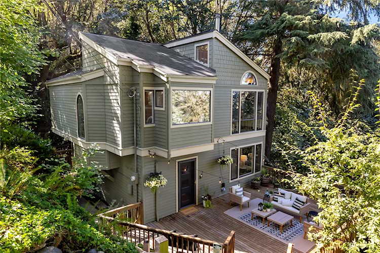 2114 Walnut Ave SW Seattle, WA 98116