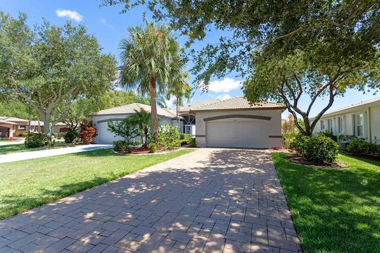10681 Royal Caribbean Circle Boynton Beach, FL 33437