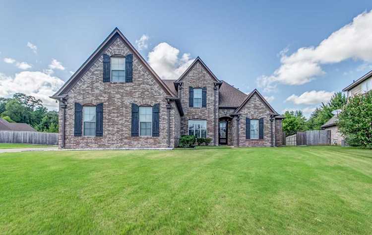 140 Acadis Cir Oakland, TN 38060