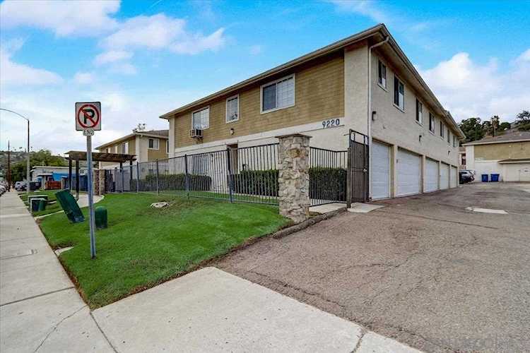 9220 Kenwood Dr #E Spring Valley, CA 91977