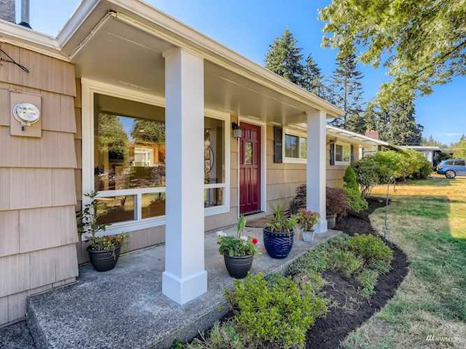 15835 30th Ave NE Shoreline, WA 98155
