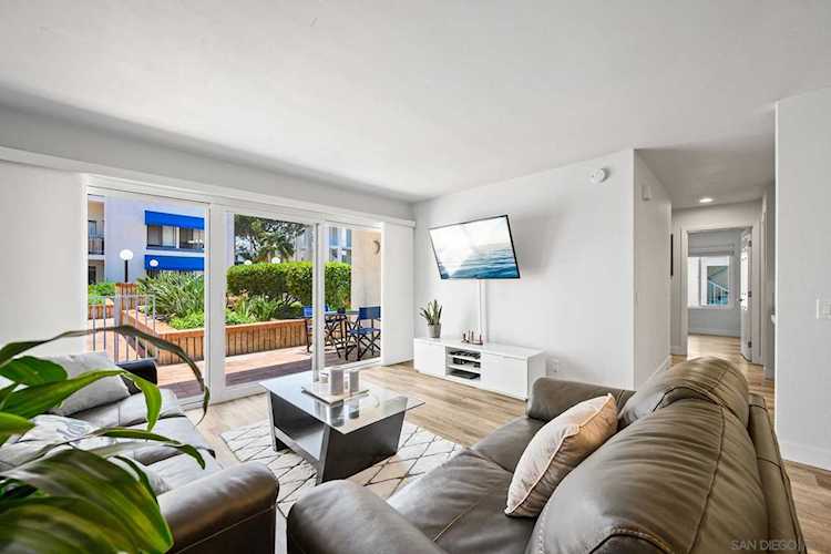 8324 Regents Rd #1G Utc, CA 92122