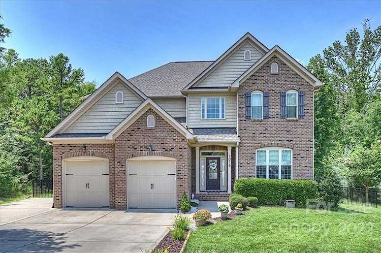 1016 Twin Pines Dr Matthews, NC 28104