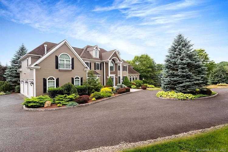 4 Wentworth Drive Newtown, CT 06470