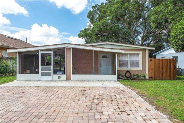 614 N 105th Ave Naples, FL 34108