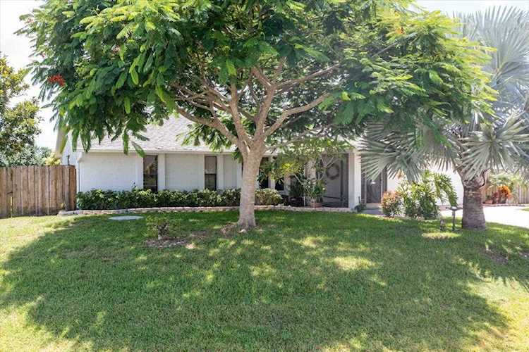 1002 SW Facet Avenue Port Saint Lucie, FL 34953