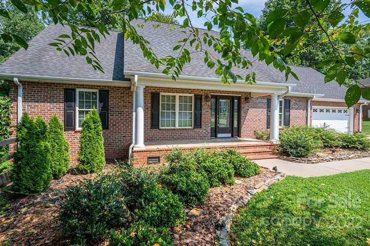 2899 Weatherfield Dr Lincolnton, NC 28092