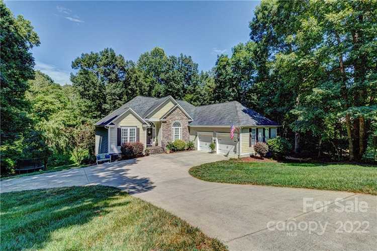 102 Tonya Ct Cherryville, NC 28021