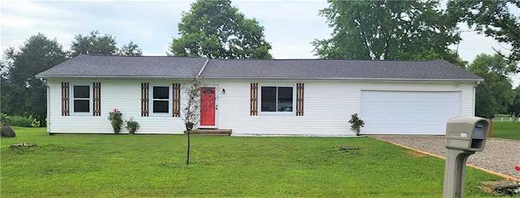 9132 E Hillcrest Rd Columbus, IN 47203