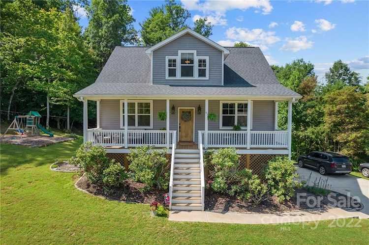 67 Locust Meadow Ln Weaverville, NC 28787