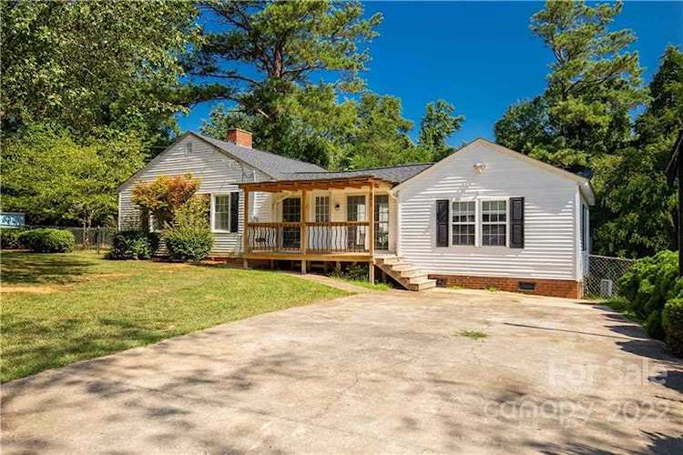 961 Confederate Ave Lancaster, SC 29720