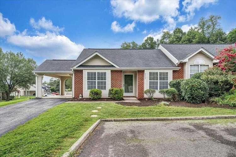 6902 Black Walnut Roanoke VA 24019 - MLS#891942 | RoanokeRealEstate.com Photo 1
