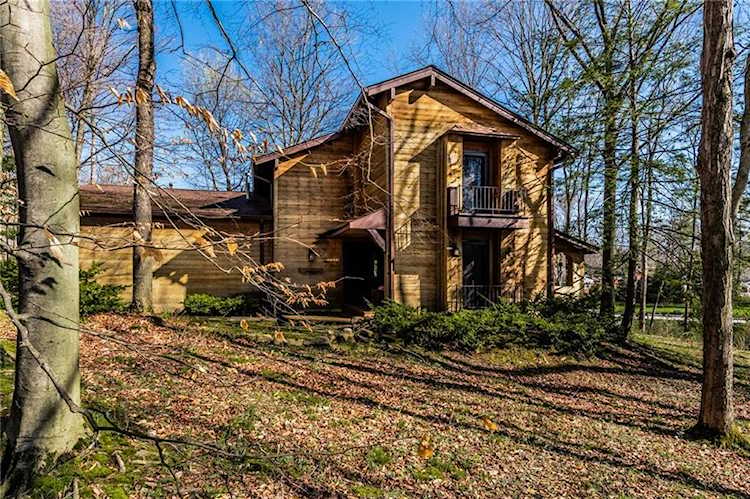 11090 Winding Brook Ln Carmel, IN 46280