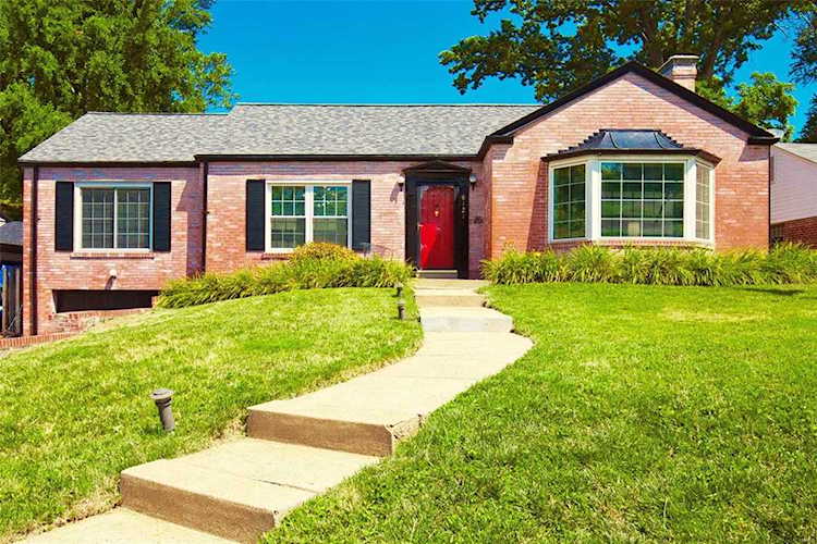 8121 Colmar Dr Clayton, MO 63105