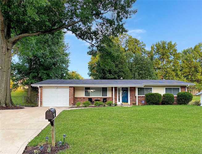 804 Parkfield Terrace Manchester, MO 63021