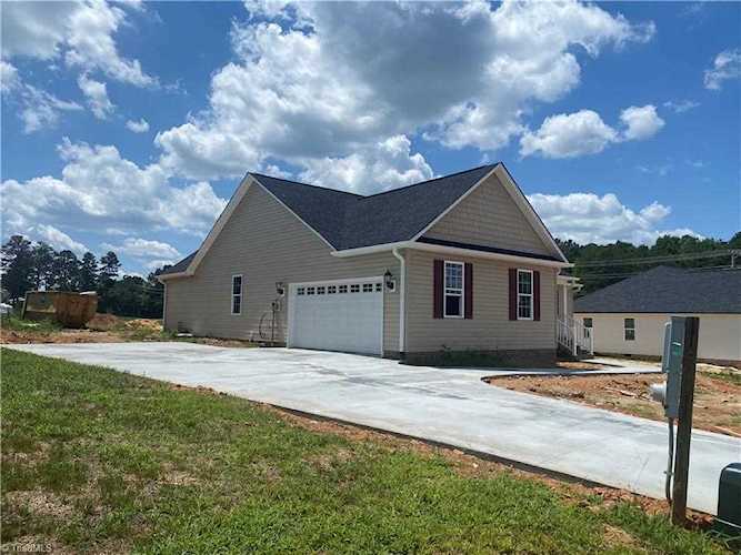 104 Brooke Ridge Drive Thomasville, NC 27360