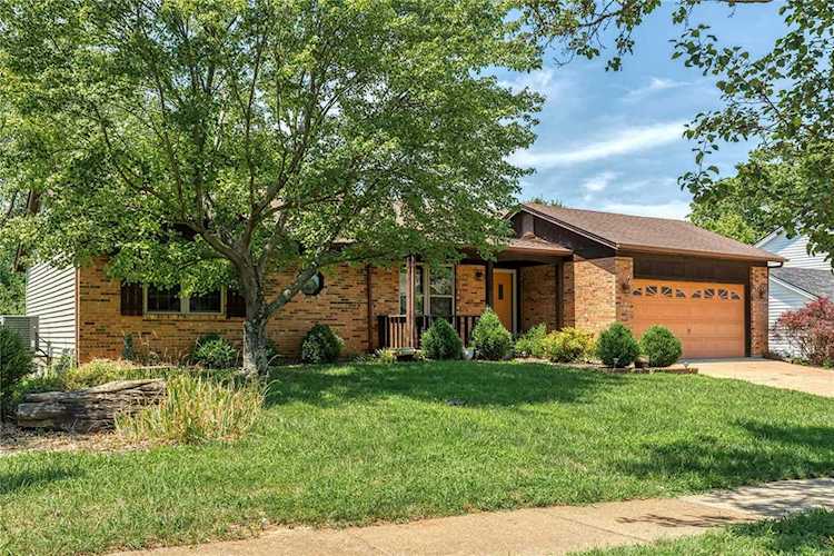 1805 Alvarado Dr Fenton, MO 63026