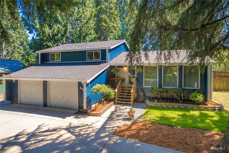 17325 S Tapps Dr E Lake Tapps, WA 98391
