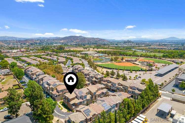 9811 Old Tree Ln Santee, CA 92071