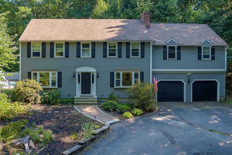 25 Camelot Dr Bedford, NH 03110