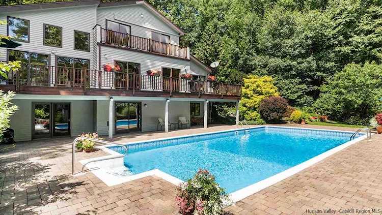 59 Upper Byrdcliffe Way Woodstock, NY 12498