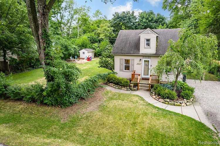 21615 Wheeler St Farmington Hills, MI 48336
