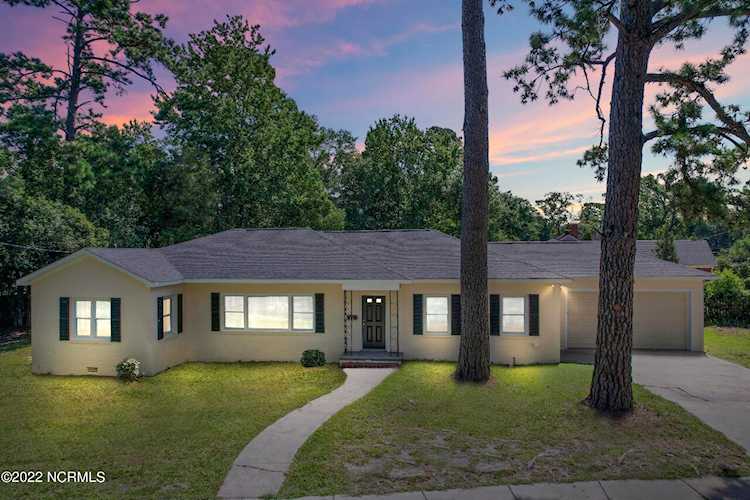 827 Colonial Drive Wilmington, NC 28403