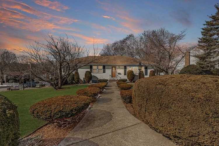 25 Towne Crest Drive Stoneham, MA 02180 | MLS 72795426 Photo 1