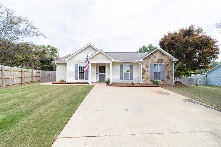 1402 Southers Ct Opelika, AL 36801
