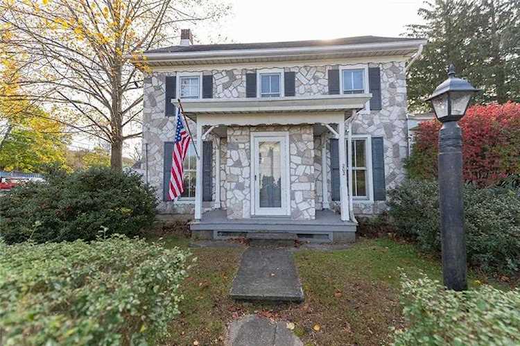202 Fern Rd Riegelsville, PA 18077
