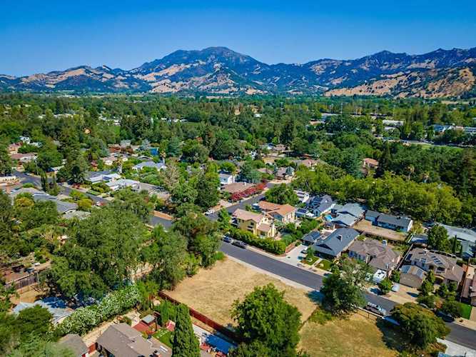 Myrtle Street Calistoga, CA 94515