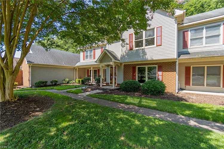 home for sale in Michaels Woods Hampton VA 23666 - MLS 10451433 Photo 1
