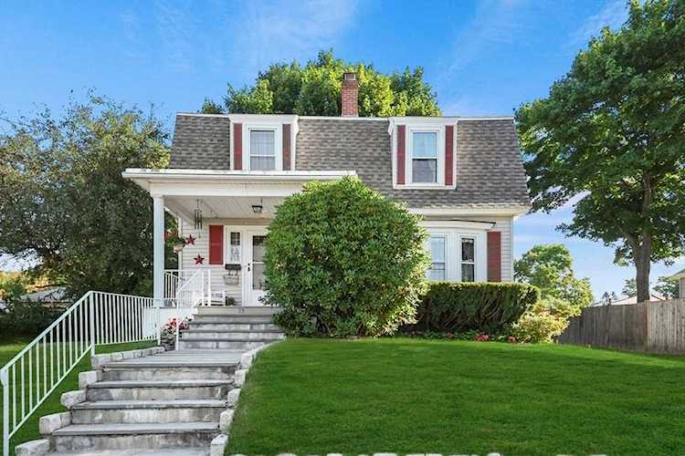 35 Mooreland Avenue Leominster, MA 01453