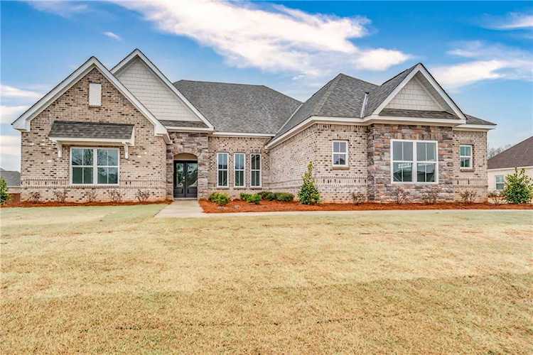 818 Violet Ln Opelika, AL 36801