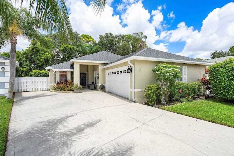 1560 Lake Breeze Drive Wellington, FL 33414