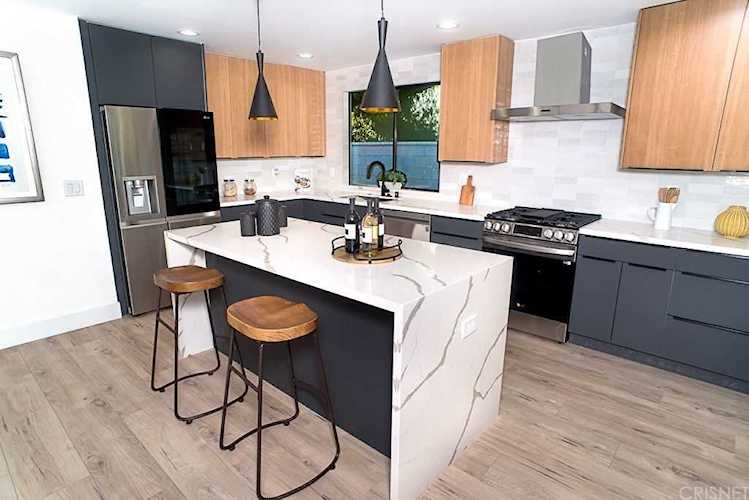 5764 Babbitt Ave Encino, CA 91316