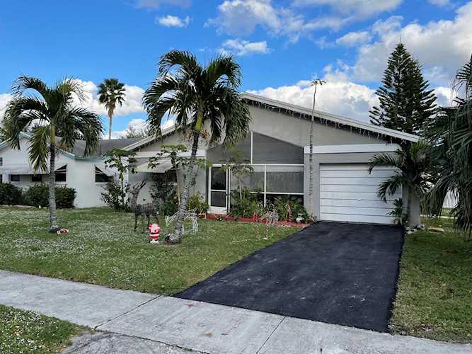 22644 SW 66th Avenue Boca Raton, FL 33428