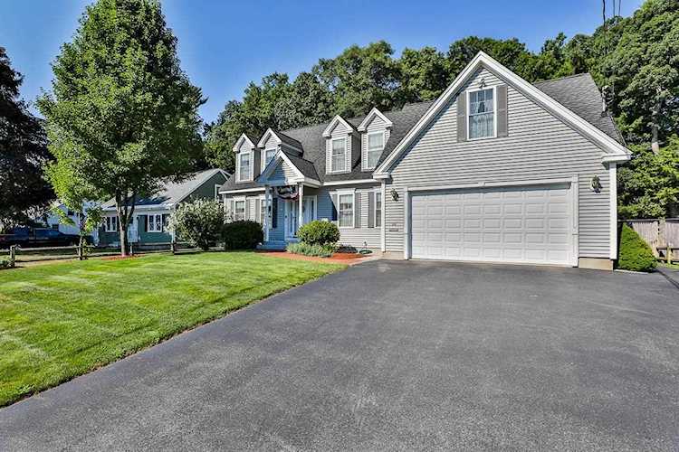 44 Edgewood Ave Nashua, NH 03064