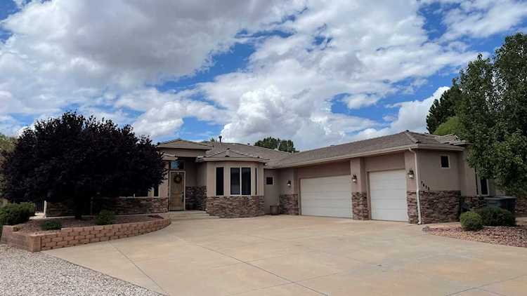 7975 N Diamond Valley CT St George, UT 84770