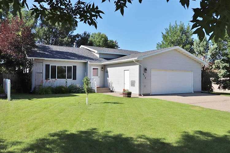 915 NW 25th Ave Minot, ND 58703