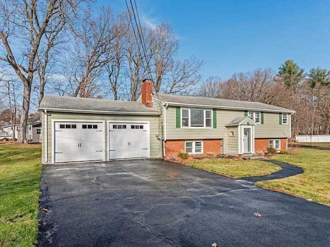 12 Pinecroft Ave Holden, MA 01520 | MLS 72925323 Photo 1
