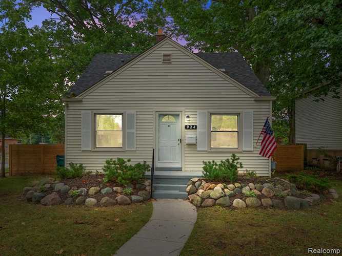 924 Symes Ave Royal Oak, MI 48067